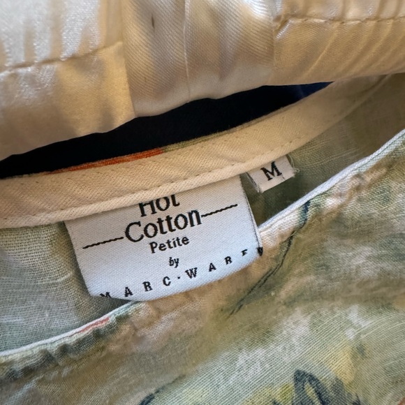 Linen pattern shirt. 3/4 sleeves and slightly cropped looking. Summery! - Picture 3 of 3